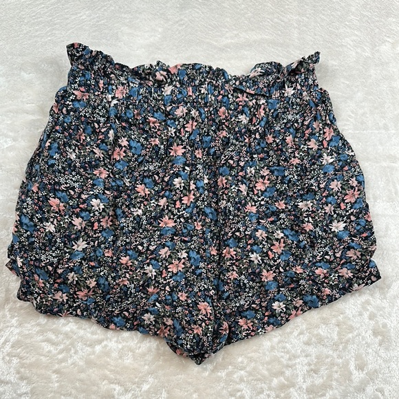 Hollister Floral High Waist Women's Shorts - Blue and Pink - Picture 3 of 4